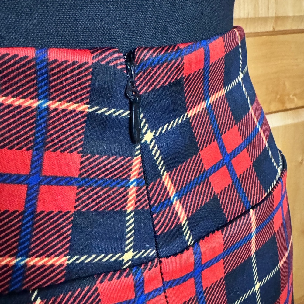 City Chic Plaid Stretchy Pencil Skirt. Knee Length. Size M/16, Red/Multi Plaid - Picture 5 of 8